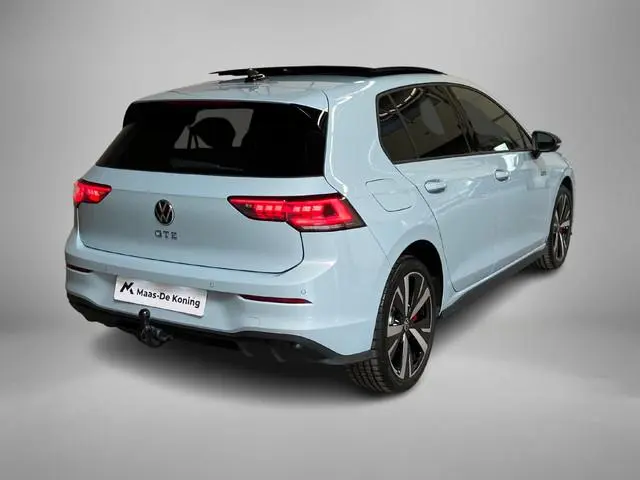 Volkswagen Golf 1.5eHybrid 200kW/272PK Black Style GTE · Panoramadak · Trekhaak · Camera + Parkeerse...