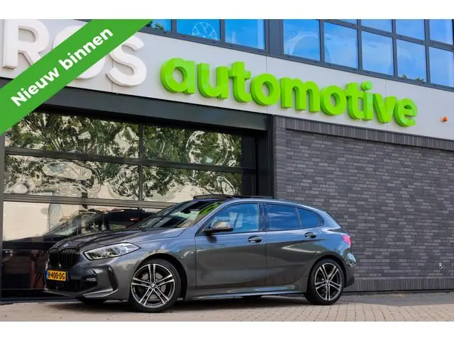 BMW 1-serie 118i Executive Edition | NAP! | PANO | M-SPORT | CAMERA | CARPLAY | LED |