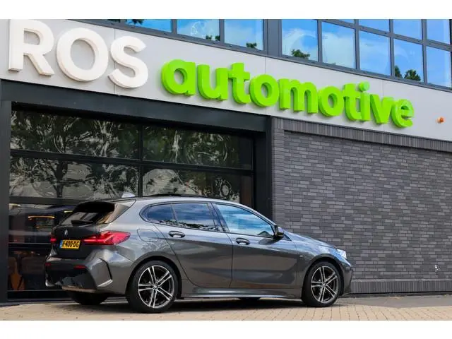 BMW 1-serie 118i Executive Edition | NAP! | PANO | M-SPORT | CAMERA | CARPLAY | LED |
