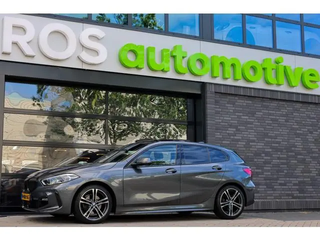 BMW 1-serie 118i Executive Edition | NAP! | PANO | M-SPORT | CAMERA | CARPLAY | LED |