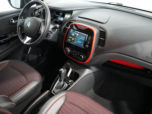 Renault Captur 1.2 TCe Helly Hansen | Trekhaak | Clima |