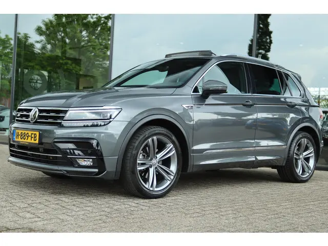 VOLKSWAGEN TIGUAN 1.5 TSI ACT AUT. R-LINE HIGHLINE BUSINESS | PANO | VIRT. COCKPIT | TREKHAAK | CARP...