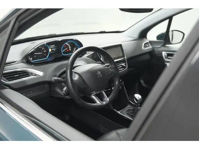 Peugeot 2008 PureTech 110 Allure | UNIEKE KLEUR! | Trekhaak | Camera | Apple Carplay | Parkeersensor...