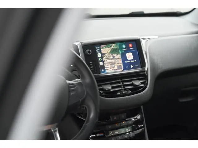 Peugeot 2008 PureTech 110 Allure | UNIEKE KLEUR! | Trekhaak | Camera | Apple Carplay | Parkeersensor...
