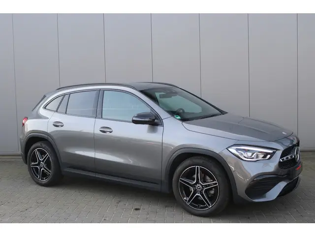 Mercedes-Benz GLA-klasse 200 AMG Line Trekhaak/Night-pack/Memory-stoel/360-Camera/Distronic-plus
