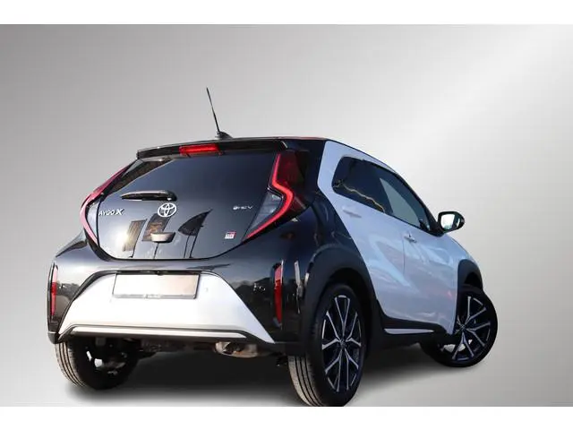 Toyota Aygo X Hybrid 115 GR Sport, Keyless entry, JBL, € 1.500 Inruil voordeel !Stoelverwarming, Ada...