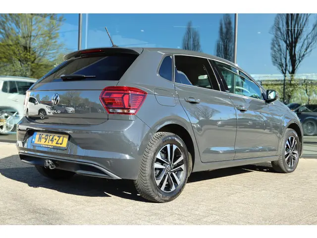 Volkswagen Polo 1.0 TSI Highline Business | CARPLAY | AFN. TREKHAAK | NAVI | STOELVERW.