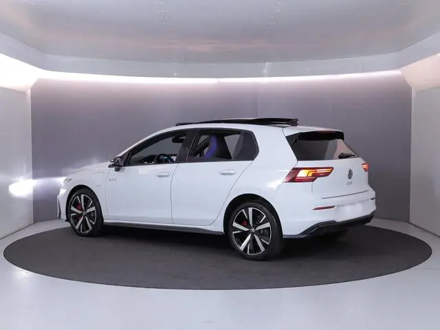 Volkswagen Golf 1.5 eHybrid GTE 272 PK DSG PHEV | Panorama dak | Head up Display | 18" LM velgen | 3...