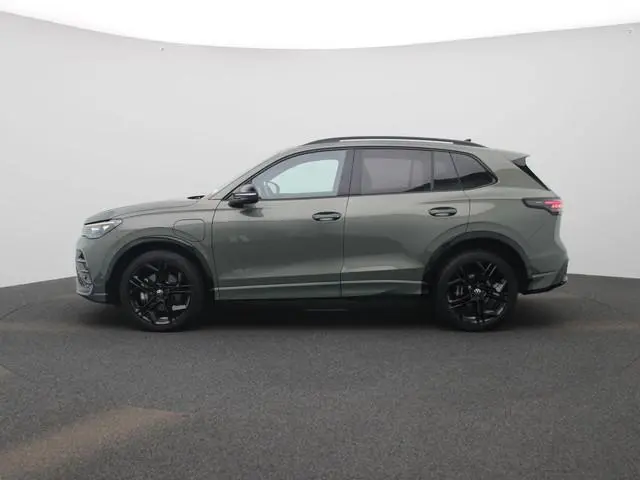 Volkswagen Tiguan 1.5 Plug Hybrid R-Line Edition 272 PK | Soh 100% | Trekhaak | 360 Camera | Navigat...