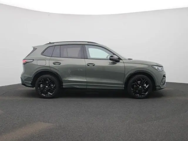 Volkswagen Tiguan 1.5 Plug Hybrid R-Line Edition 272 PK | Soh 100% | Trekhaak | 360 Camera | Navigat...
