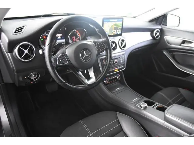 Mercedes-Benz CLA-klasse Shooting Brake 200 *18" AMG-velgen*Night Line*Memory*Stoelverwarming*