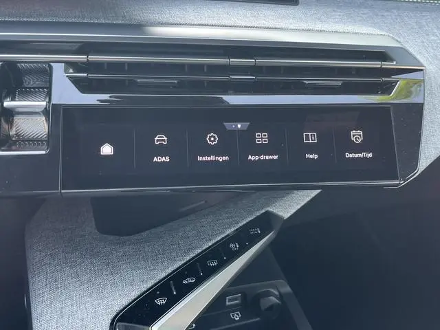 Peugeot e-5008