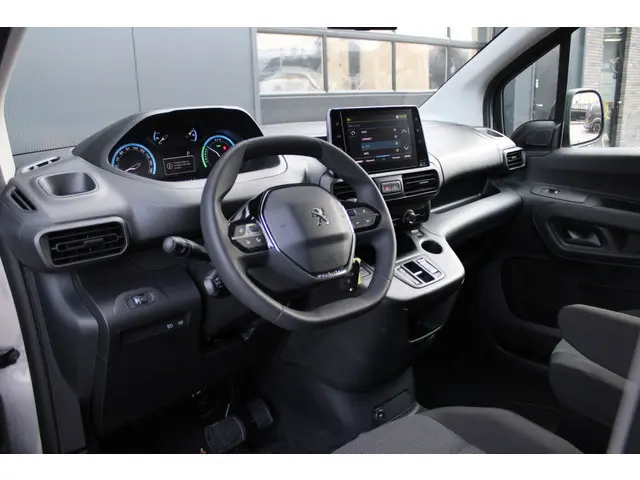 Peugeot e-Partner 136 L1 50 kWh 136pk - Airco - Cruise - PDC - Camera - Stoelverwarming - Rijklaar