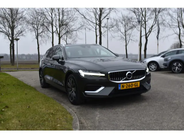 Volvo V60 B3 177PK Automaat Inscription | Trekhaak | ACC | Leder| Stuurverwarming | Elektr. Stoel