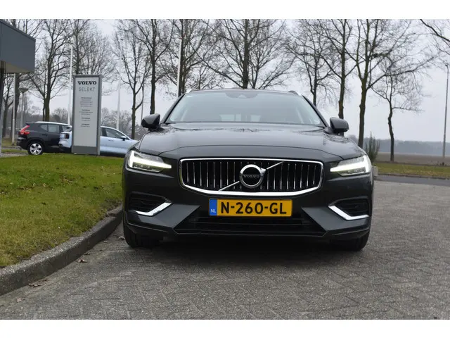 Volvo V60 B3 177PK Automaat Inscription | Trekhaak | ACC | Leder| Stuurverwarming | Elektr. Stoel