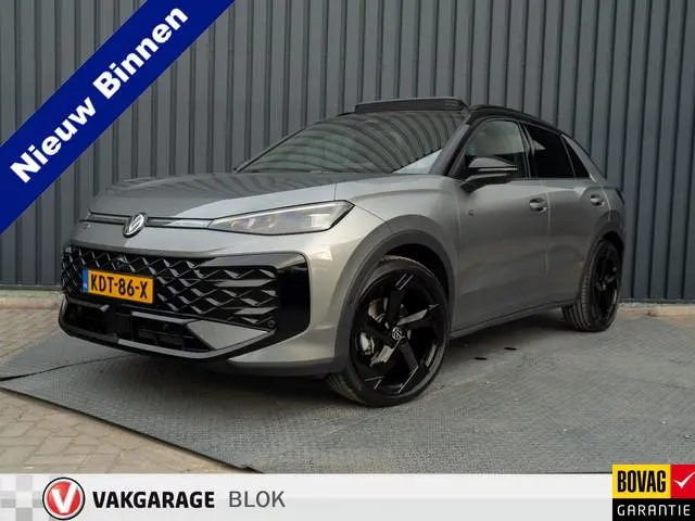Volkswagen T-Roc 1.5 eTsi R-Line First Edition | Trekhaak wegkl. | 360 Camera | Panodak | Harman/Kar...