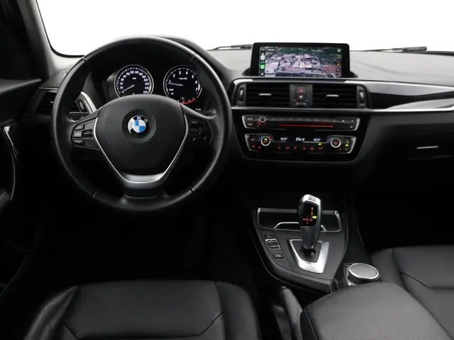 BMW 1-serie 120i 184 PK H.E. LUXURY AUT. + DRAADLOZE CARPLAY | LEDER | STOELVERW. | AFN. TREKHAAK