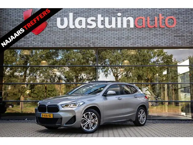BMW X2 xDrive20i Business Edition Plus , Panoramadak, HUD, Achteruitrijcamera, Navigatie,