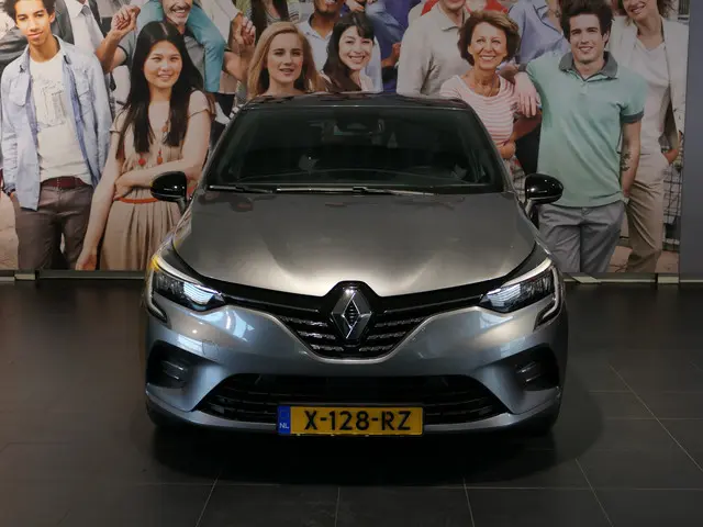 Renault Clio 1.0 TCe 90 Techno - Occasion Lease vanaf €399 p/m - Camera - Navi - Sensor achter - App...