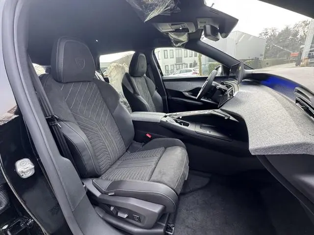 Peugeot e-5008