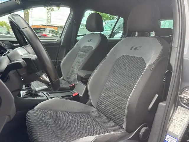 Volkswagen Golf 1.5 TSI Highline Business R-Line | Automaat | Parkeersensoren | Apple Carplay | Adap...