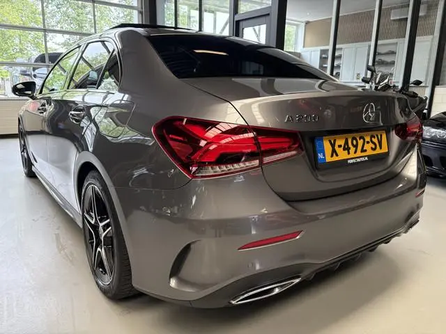 Mercedes-Benz A-klasse 200 Launch Edition Premium Plus Pano, Sfeer, AMG pakket