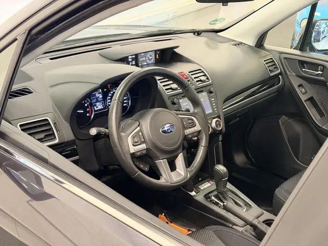 Subaru Forester 2.0 Luxury | Panorama dak | Trekhaak | Unieke km-stand! |