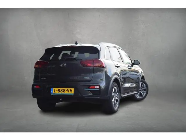 Kia e-Niro DynamicPlusLine 64 kWh | SOH: 94,7% | Schuifdak | CarPlay | Stuur- en Stoelverw. | Half L...