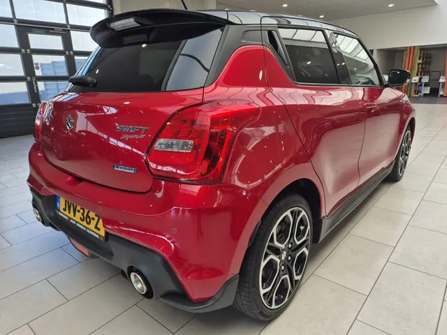 Suzuki Swift 1.4 Sport Smart Hybrid [CARPLAY| CLIMA| CAMERA| 17 INCH]