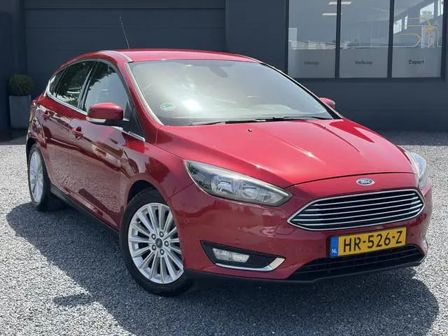 Ford Focus 1.5 Titanium Edition Dealer Onderhouden,Navi,Trekhaak,150pk,N.A.P,6 Bak,Clima,Cruise,Keyl...