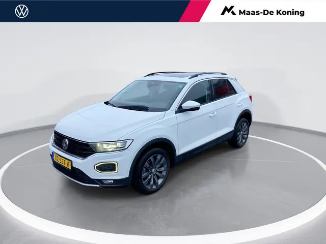 Volkswagen T-Roc 1.5 TSI 150pk DSG Style · Camera · Panoramadak · Navigatie · Trekhaak · Apple/Android Car Play ·