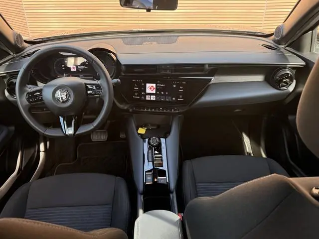 Alfa Romeo Junior Elettrica 54 kWh