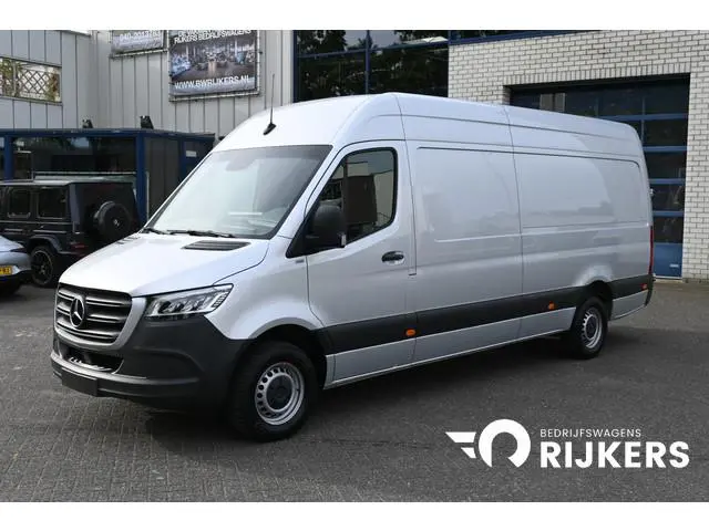 Mercedes-Benz Sprinter 317 CDI L3H2 3500 KG trekhaak, LED, Geveerde stoel