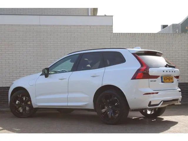 Volvo XC60 2.0 T8 Plug-in hybrid Plus Black Edition Head-up | 360 | Zwenkbare trekhaak | Panoramadak