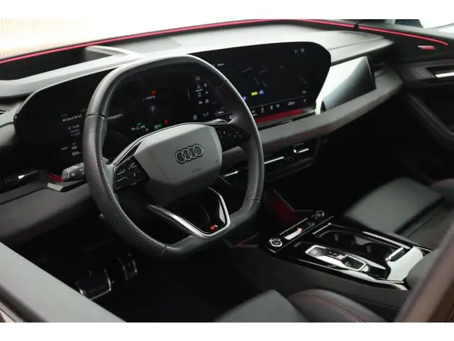 Audi Q6 e-tron 388pk S edition quattro 100 kWh Panoramadak B&O 360Camera Luchtvering Matrix HUD Keyl...