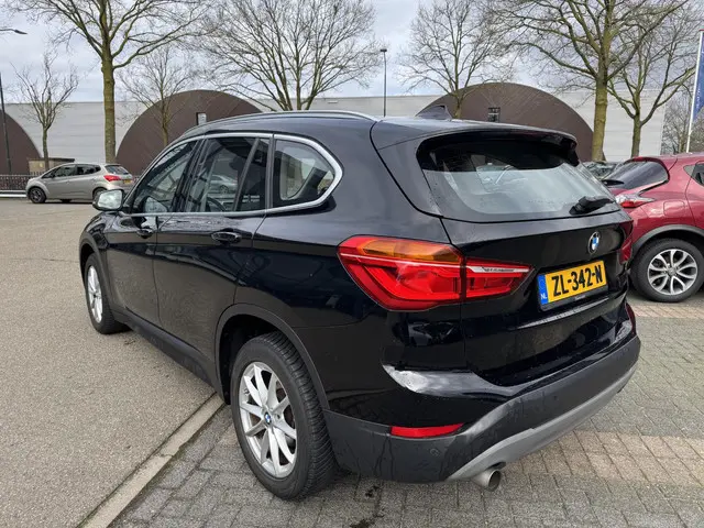 BMW X1 sDrive18i Executive LED| ELEKTRISCHE ACHTERKLEP| ACHTERUITRIJCAMERA| RIJKLAAR INCL. 12 MND BO...