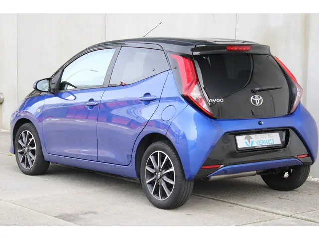 Toyota Aygo 1.0 VVT-i X-CLUSIV  / AUTOMAAT / WEINIG KILOMETERS