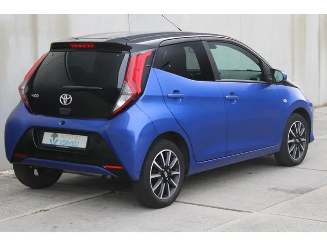 Toyota Aygo 1.0 VVT-i X-CLUSIV  / AUTOMAAT / WEINIG KILOMETERS