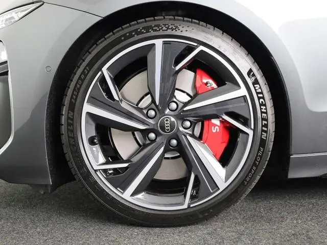 Audi S6 Avant e-tron