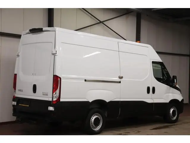 Iveco Daily 35S14V AUTOMAAT L2H2 3500KG TREKVERMOGEN