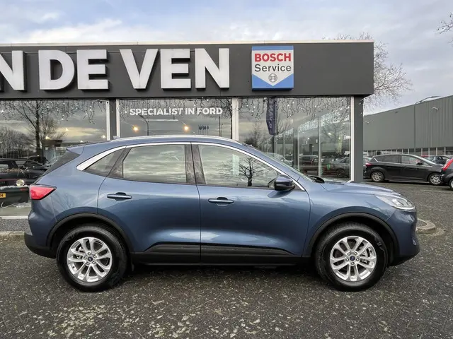 Ford Kuga 2.5 PHEV Titanium 225pk/165kW e-CVT Automaat | Koplampsproeiers | Winter Pack | 