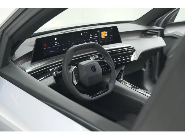 Peugeot 5008 HYbrid 145 e-DCS6 GT | Panoramadak | Camera | Elektrische Achterklep | Adaptieve Cruise...