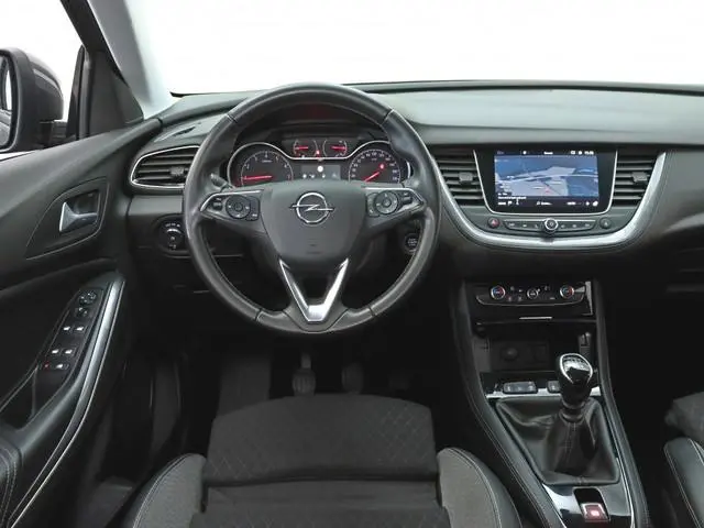 Opel Grandland X 1.2 Turbo Business Executive | Trekhaak | All-seasons