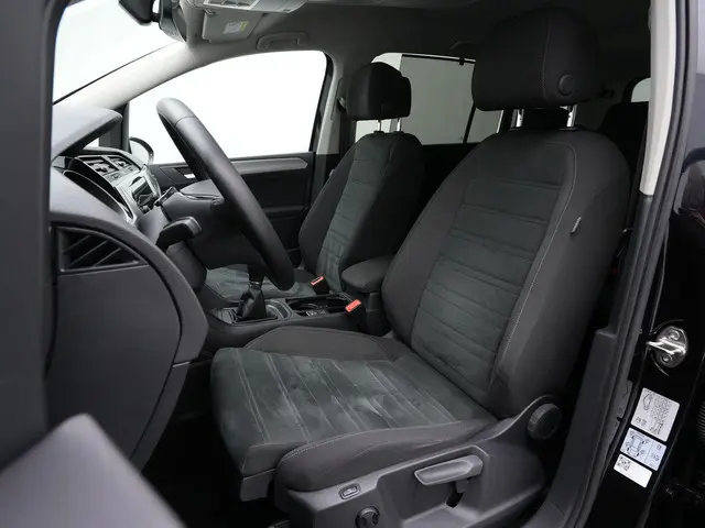 Volkswagen Touran 7-zits 1.0 TSI 115 pk Comfortline Business | Achteruitrijcamera | Stoelverwarming...