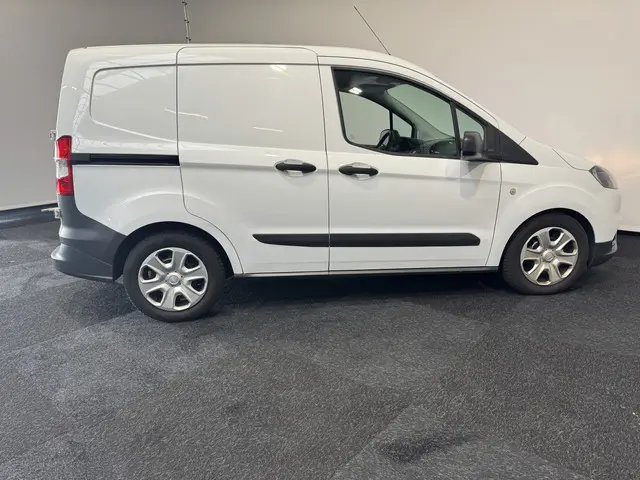 FORD TRANSIT COURIER 1.5 TDI 100 PK Airco 