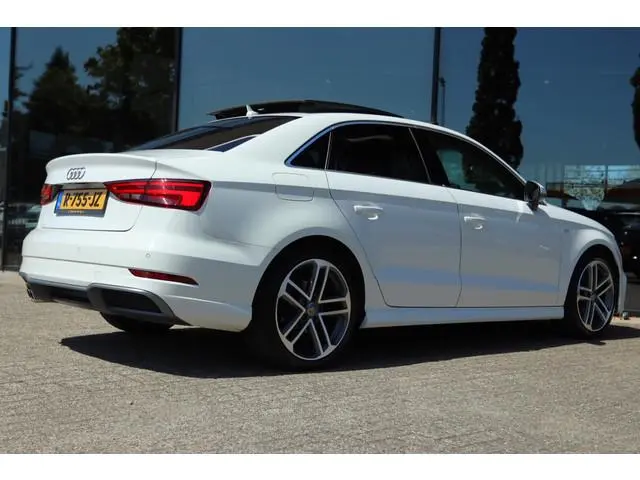 AUDI A3 LIMOUSINE 1.5 TFSI COD SPORT S LINE EDITION | PANO | KEY-LESS | LED | PDC | STOELVERW.