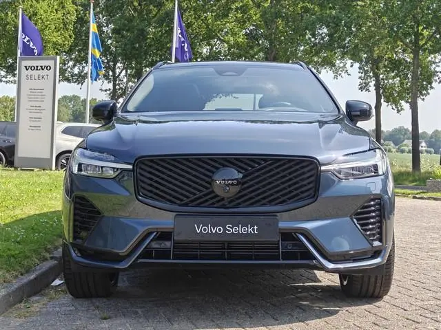 Volvo XC60 T8 455PK Plug-in hybrid AWD Plus Black Edition | Facelift | Trekhaak | Blis | Luchtvering...
