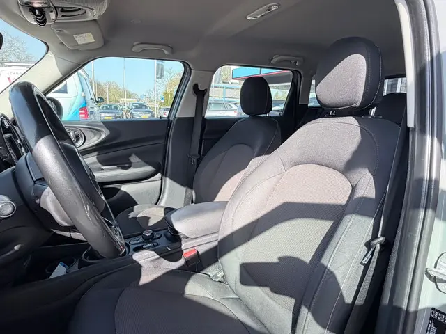 MINI Mini Clubman 1.5 One Pepper Business | Stoelverwarming | Keyless | Licht metaal