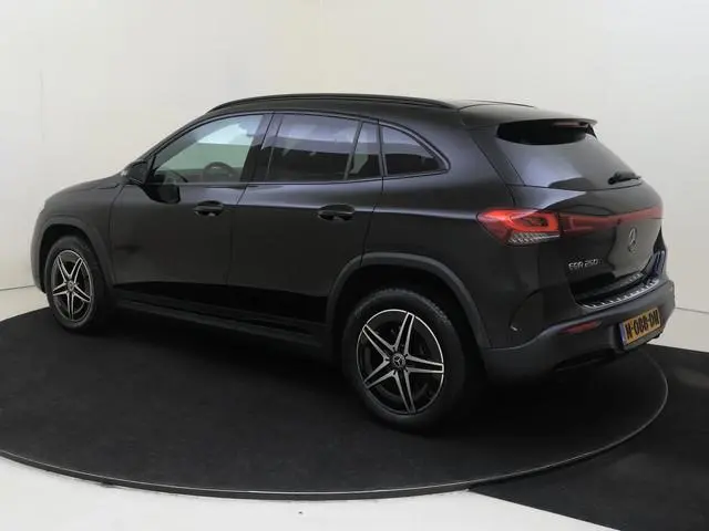 Mercedes-Benz EQA 250 Business Solution AMG 67 kWh Parkeercamera / Sfeerverlichting / Stoelverwarmin...