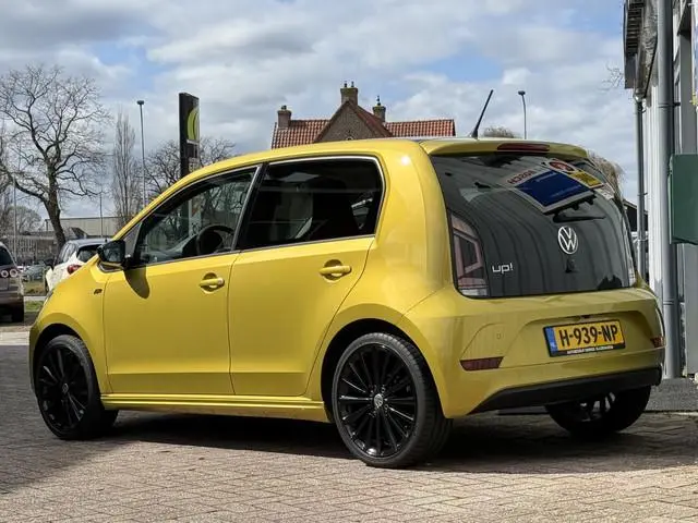 Volkswagen Up! 1.0 R-Line. | UNIEK! | ORIG NL | CAMERA | DAB | BLUETOOTH | PDC.